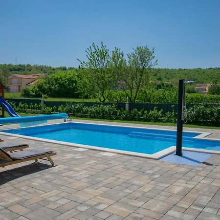 Deluxe Golubica W/ Swimming Pool
