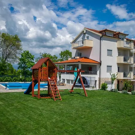 Deluxe Golubica W/ Swimming Pool *