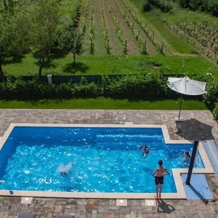 Deluxe Golubica W/ Swimming Pool Holiday home Kosute