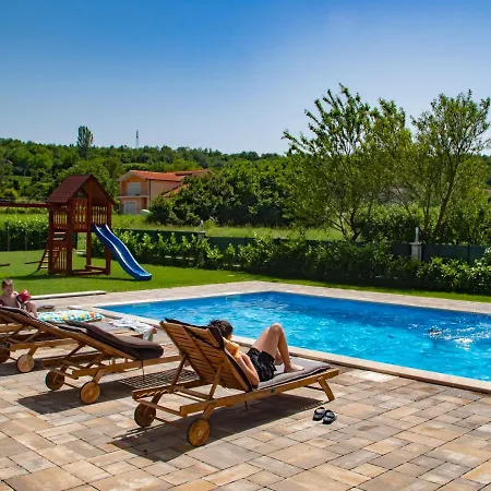 Deluxe Golubica W/ Swimming Pool Holiday home