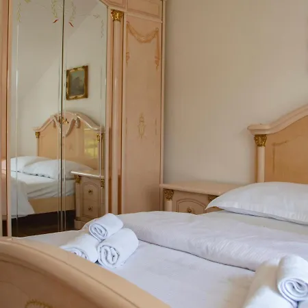 Deluxe Golubica W/ Swimming Pool Holiday home Kosute