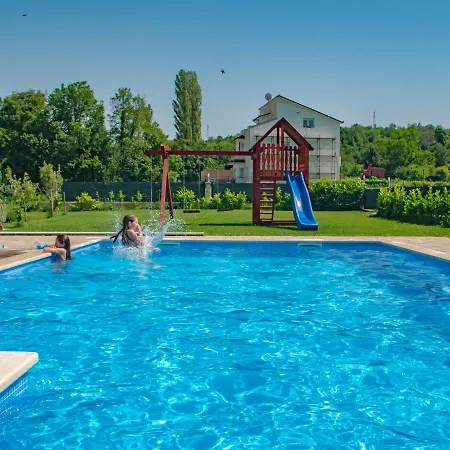 Deluxe Golubica W/ Swimming Pool
