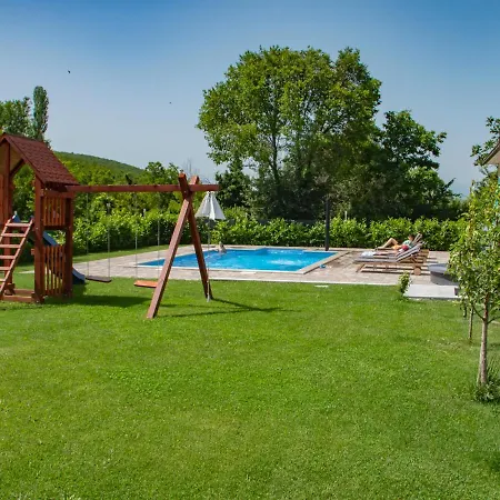 Deluxe Golubica W/ Swimming Pool Holiday home Kosute