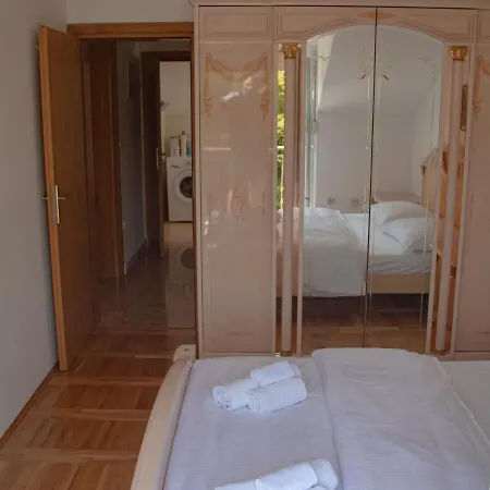 Holiday home Deluxe Golubica W/ Swimming Pool Kosute